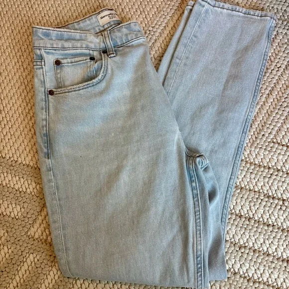 Abercrombie Light Wash Jeans - Picture 1 of 4